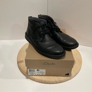 Used Clarks Men’s Kyros Limit Black Tumbled Leather Boots Size 9.0 M Broken Lace